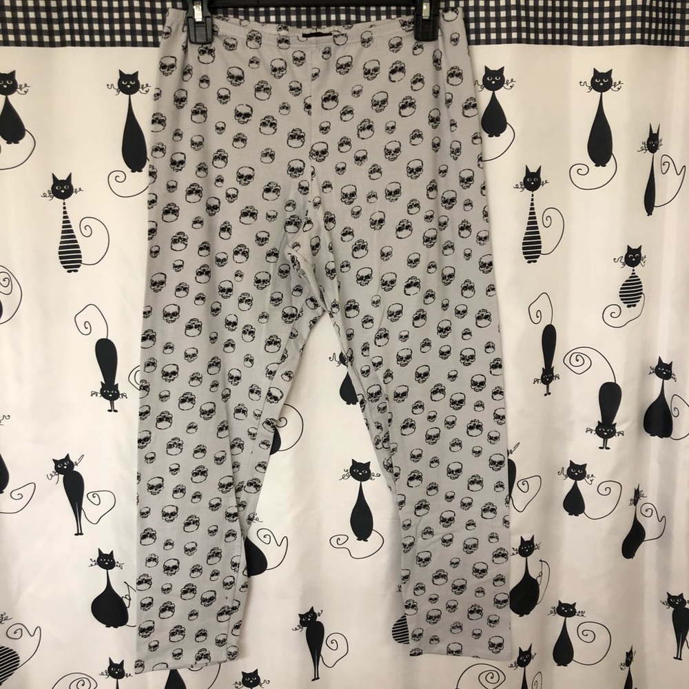 Rue21 cropped skull leggings